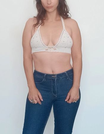 Top crop brassière crochet et bijoux