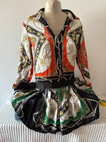 Robe Chemise Courte Imprimé Baroque Chaînes et Motifs - Missguided - Taille 38