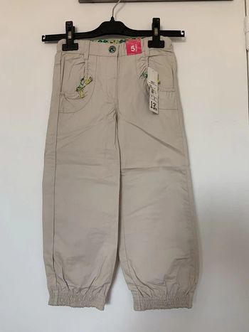 Pantalon beige neuf 5 ans (110 cm)