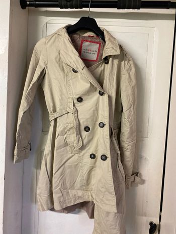 Trench-coat