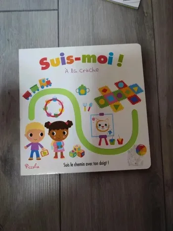 Suis moi à la crèche livre enfants