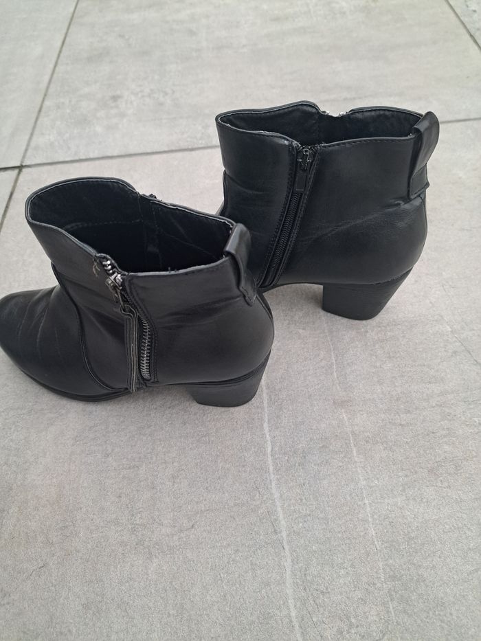 Bottines à talons noir simili cuir 👢 - photo numéro 4