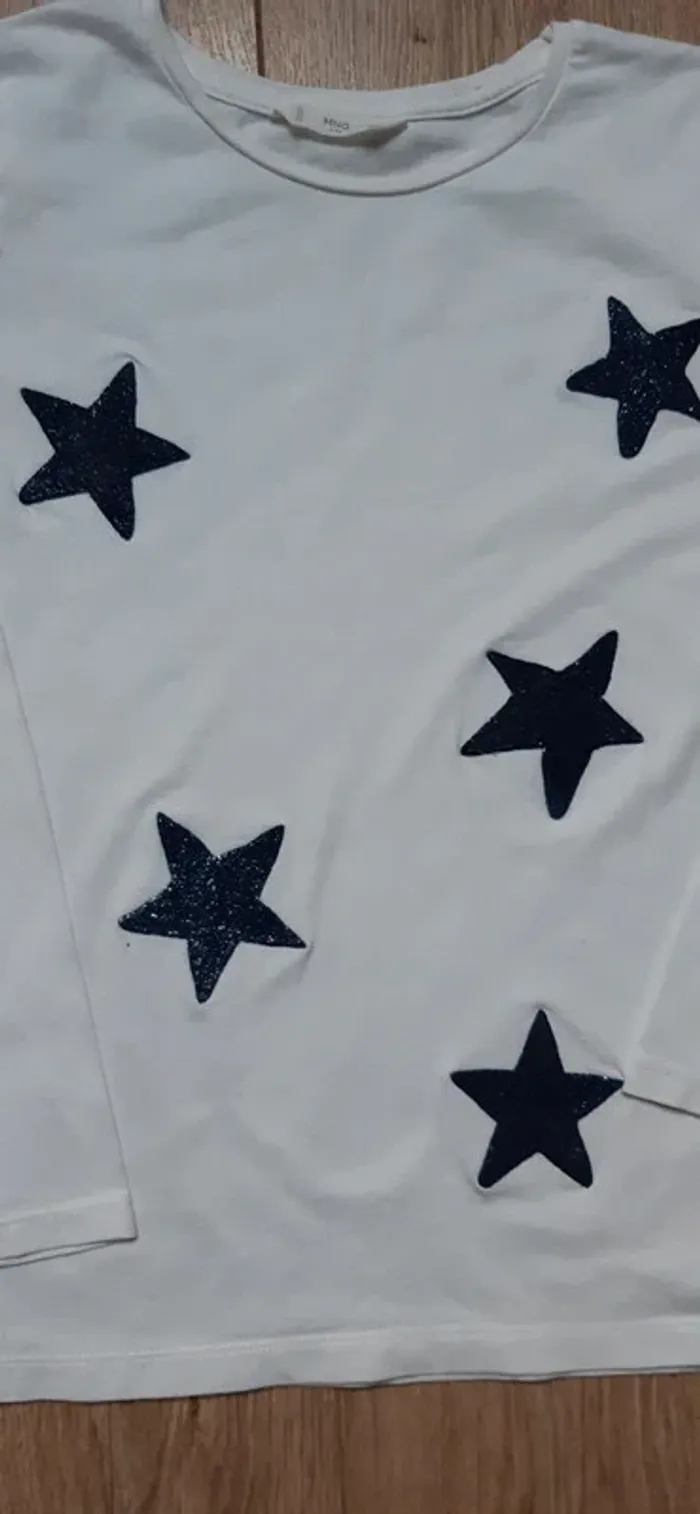 Tee-shirt ML mango blanc étoiles 9/10 ans en très bon état - photo numéro 2