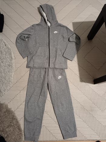 Nike, ensemble jogging veste à capuche