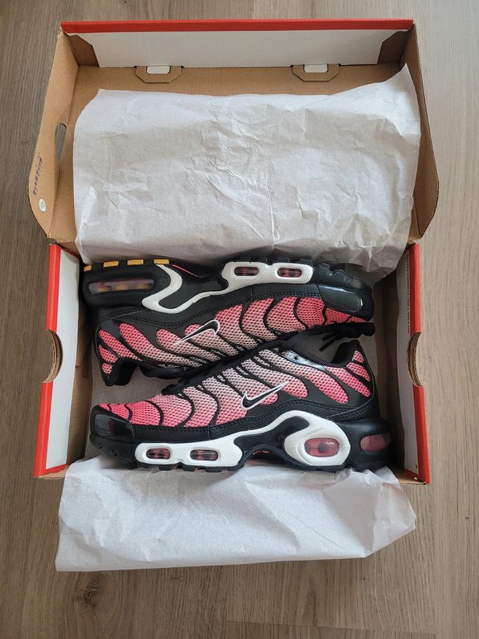 Baskets TN Nike Air Max plus modèle "sunset pulse Black pink foam" - photo numéro 2