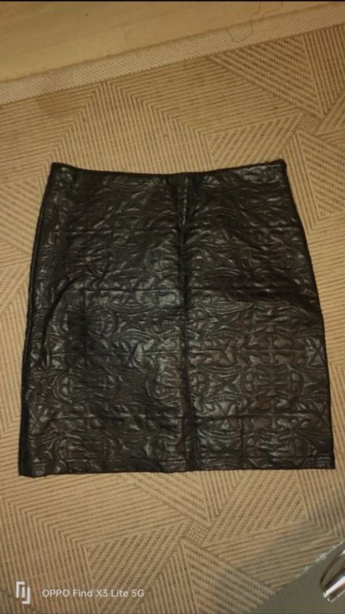 Jupe en cuir brodé