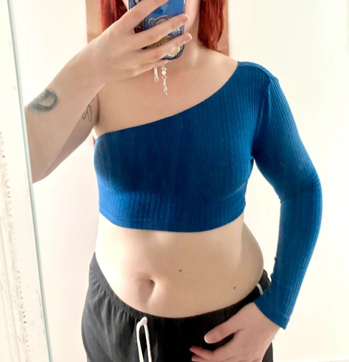 Crop-top asymétrique bleu roi 36-38 - photo numéro 2