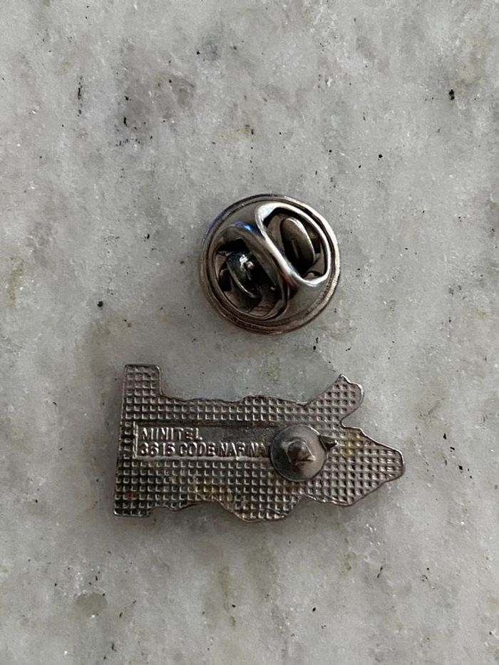 Pin’s NafNaf vintage - photo numéro 3