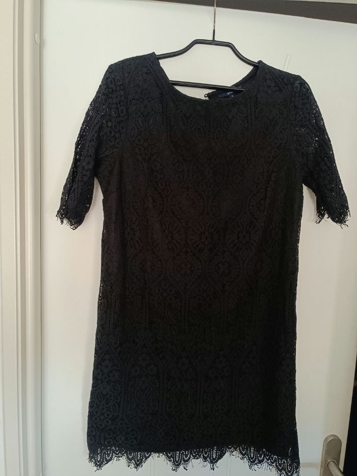 Robe courte noire taille 40