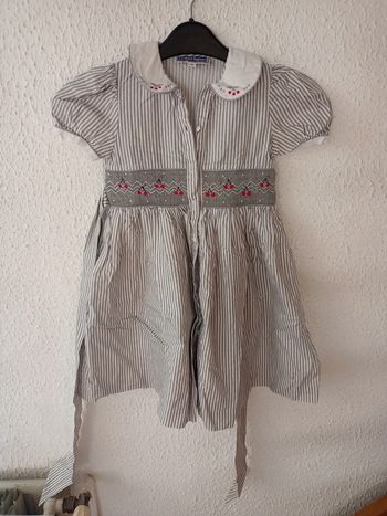Robe rayée grise/blanche à motifs cerises 6ans