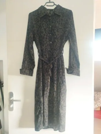 Jolie robe midi vert kaki imprimé léopard S/M