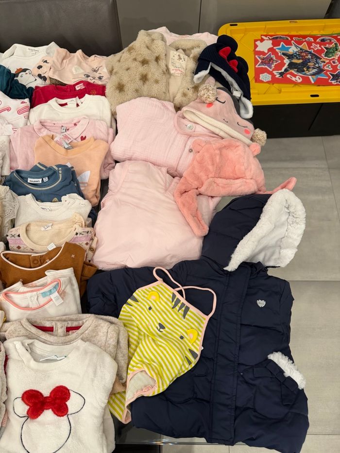Gros lot de vêtements fille 9 mois très bon état voir neuf - photo numéro 4