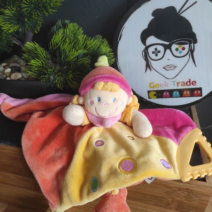 Doudou poupée lutin fille rose jaune étoile Rond Bonnet Mot D Enfants Leclerc #geektradedoudou