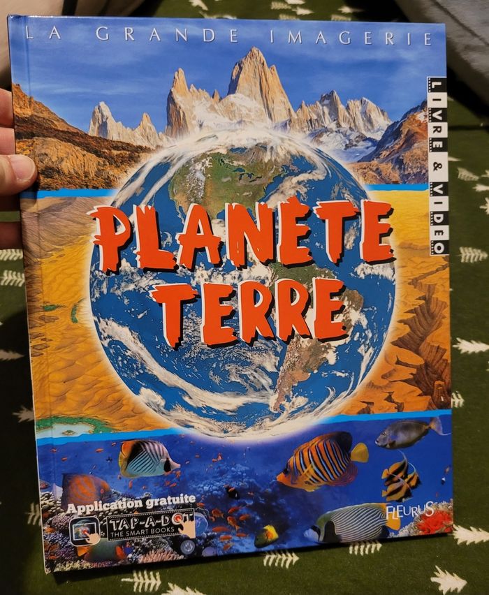 livre sur la planète terre (4e)