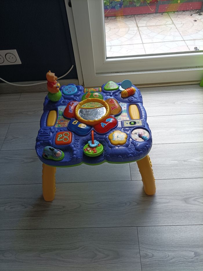 Table d'activités Winnie l'ourson