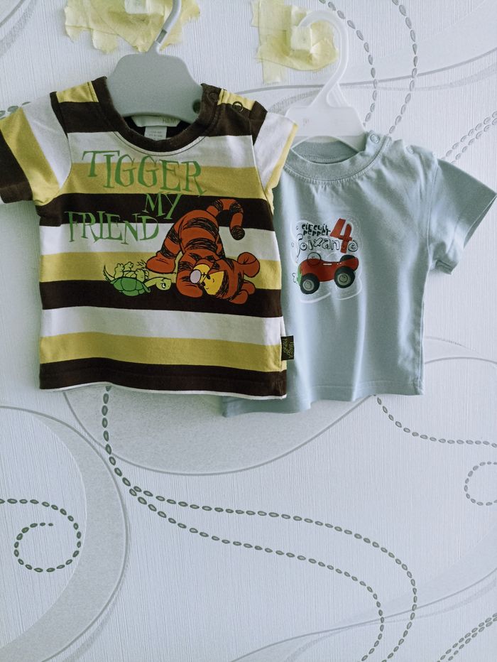 Lot de 2 tee shirts 6 mois. Disney et 64. - photo numéro 2