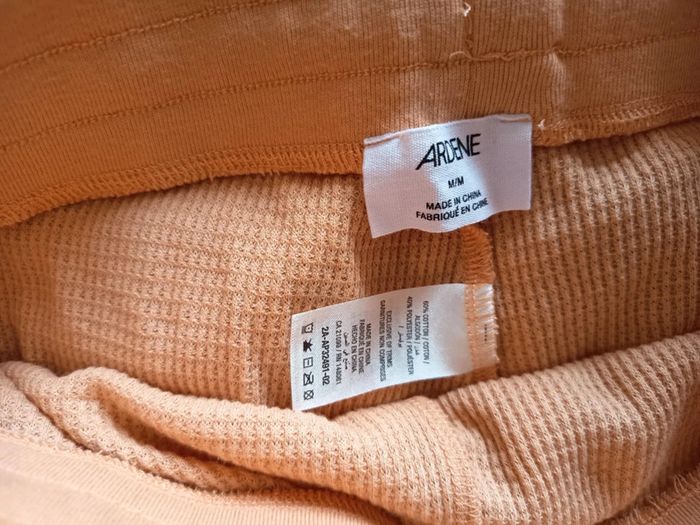 Short femme. Marque Ardene (963). - photo numéro 4