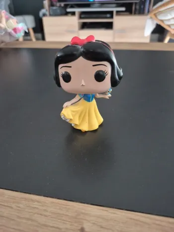 Funko pop blanche beige