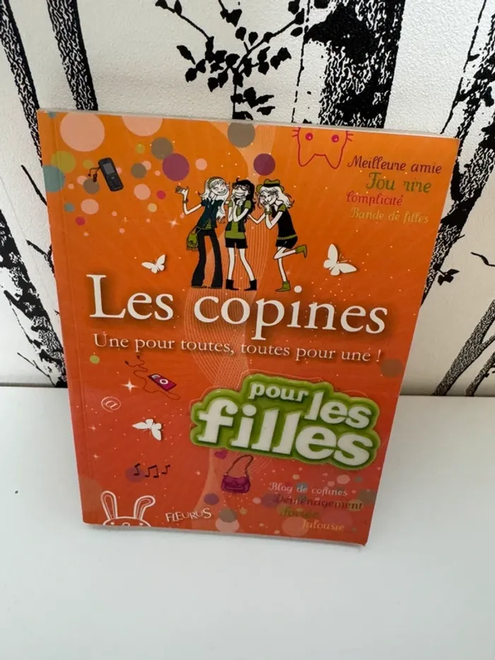 Livre Les Copines : une pour toutes, toutes pour une