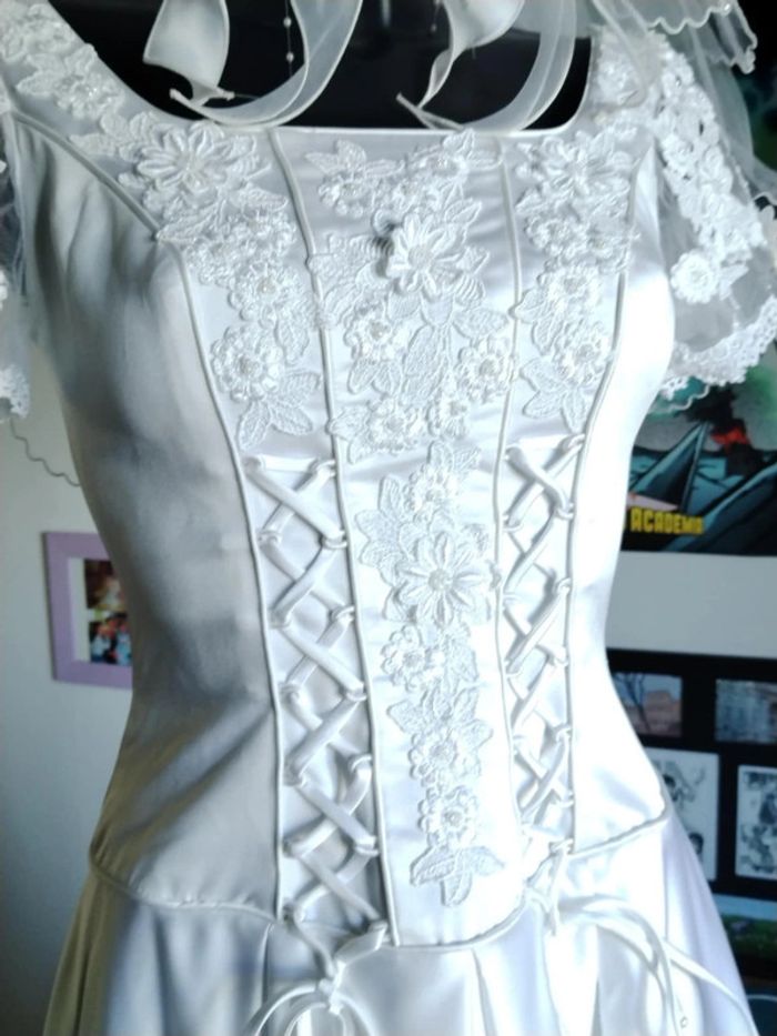 Robe de mariée chic et sophistiquée complicité la fête TBE avec accessoires - photo numéro 14