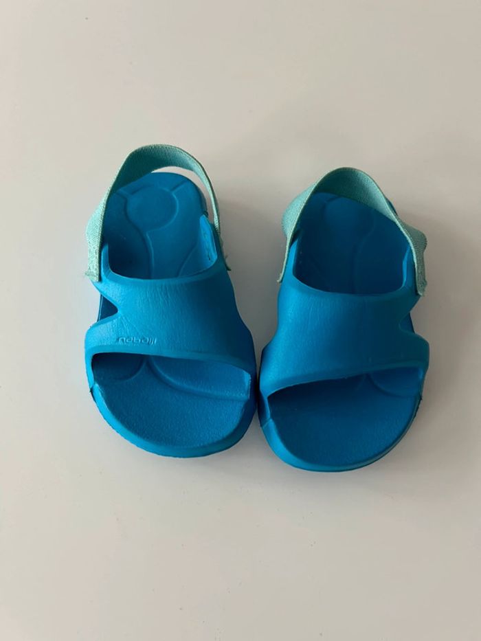 Chaussures aquatiques 18-19 Très bon état