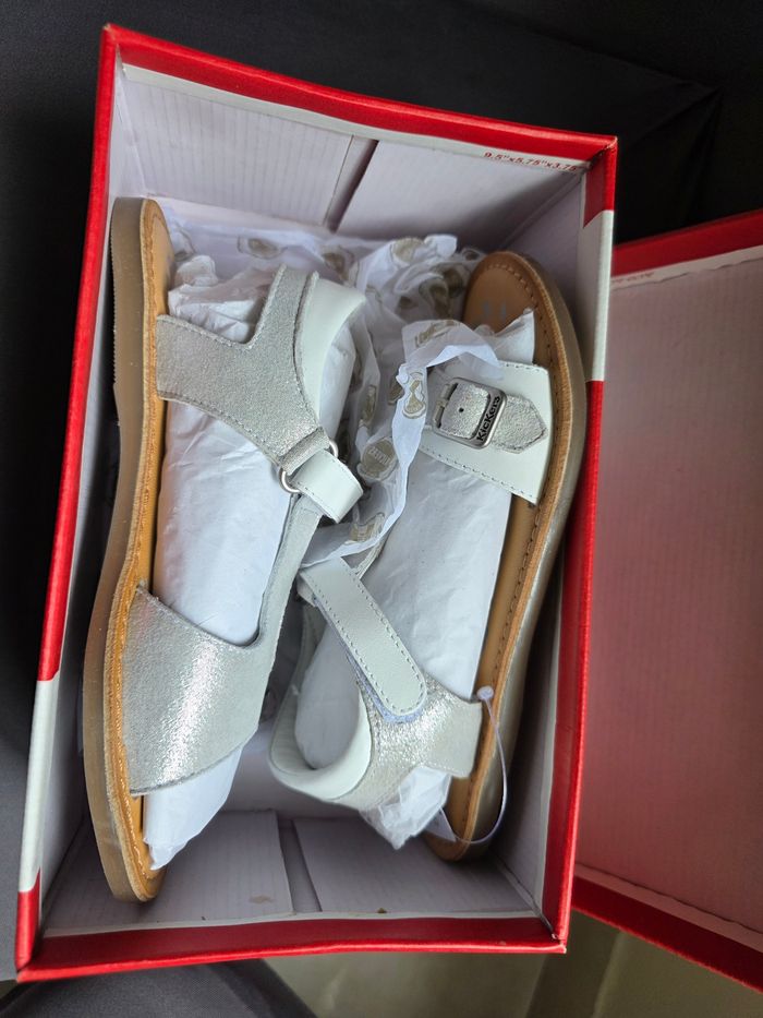 Sandale kickers neuf pointure 32 - photo numéro 2
