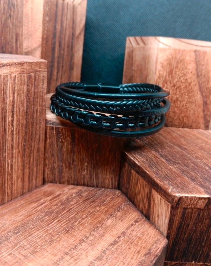 Bracelet tressé en cuir– 21 cm – Fermoir magnétique – Style bohème, rock & vintage – Mixte
- photo numéro 7