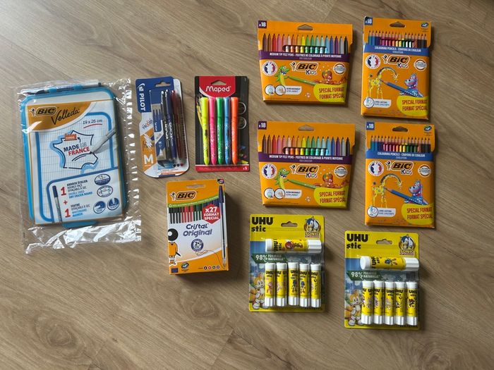 Lot fournitures scolaires