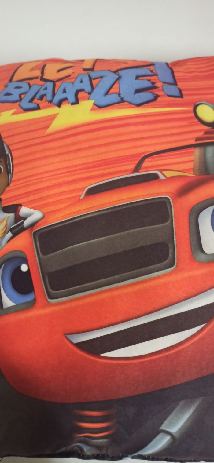 Coussin Blaze et les monster machines - photo numéro 4