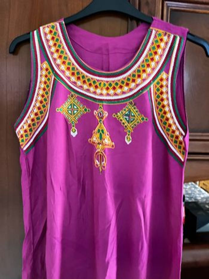 Robe kabyle brodé , mi longue  pour femme, tissu coton - photo numéro 2