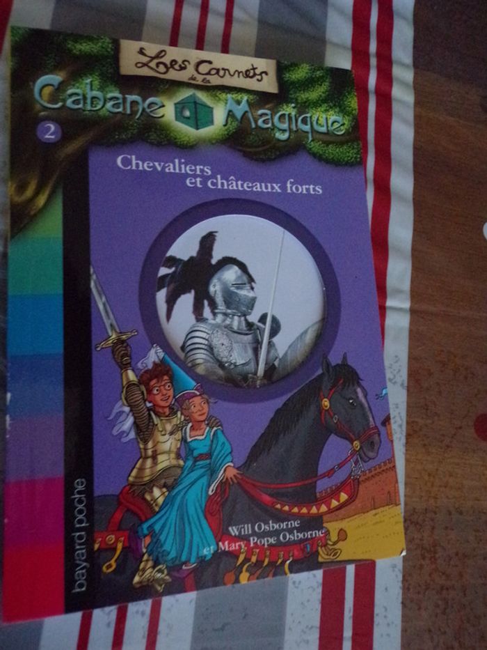 Livre Les carnets de la cabane magique N°2 Chevaliers et chateaux forts
