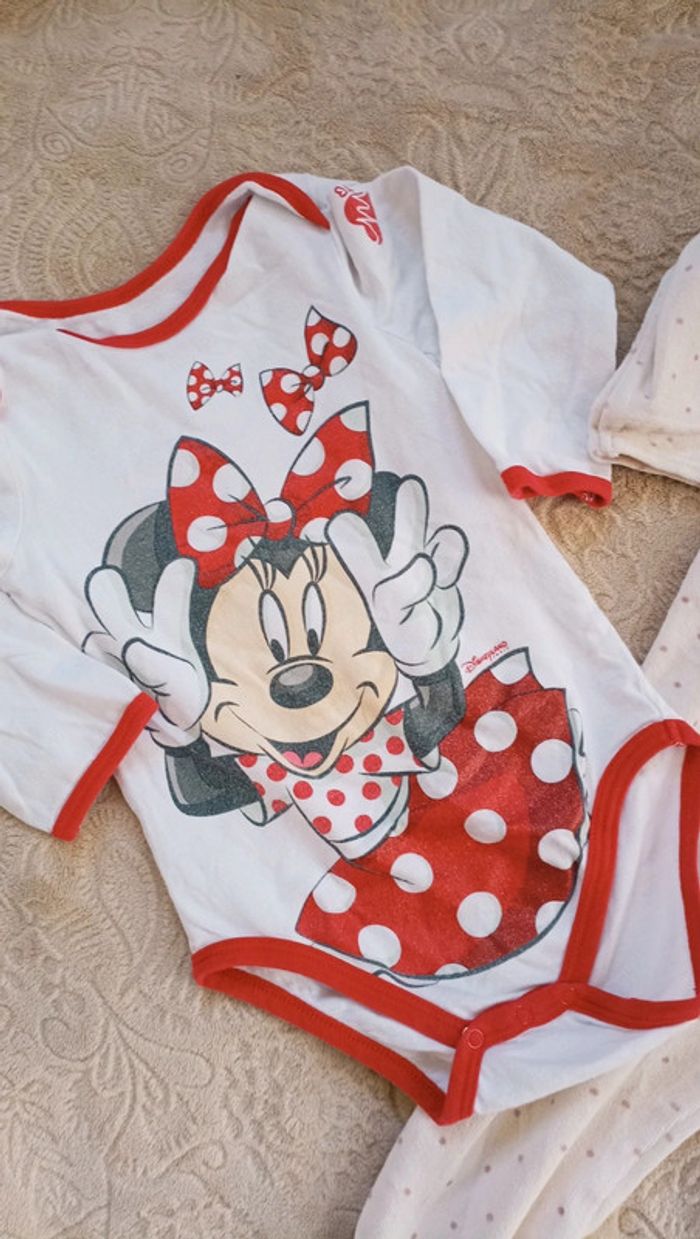 Lot Disney pyjama body 24 mois - photo numéro 2