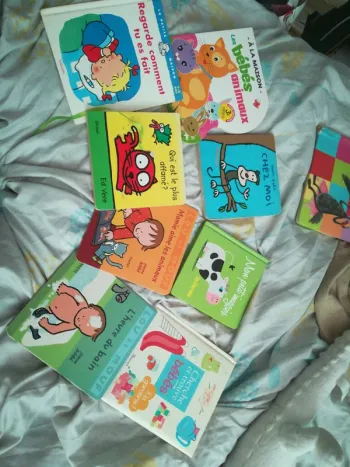 Lot de 8 livres pour bébé