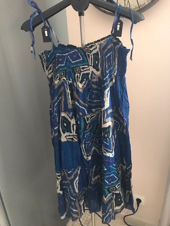 Robe bariolée bleu à bretelles