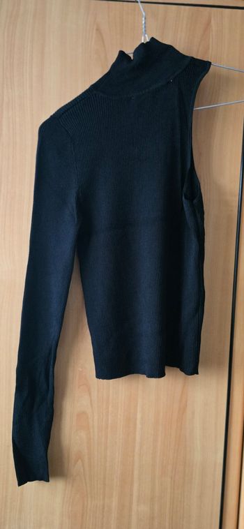 Pull fin asymétrique