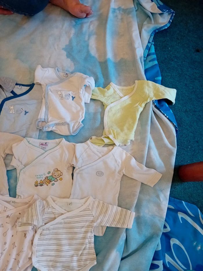 Lots bodys 1 mois - photo numéro 5