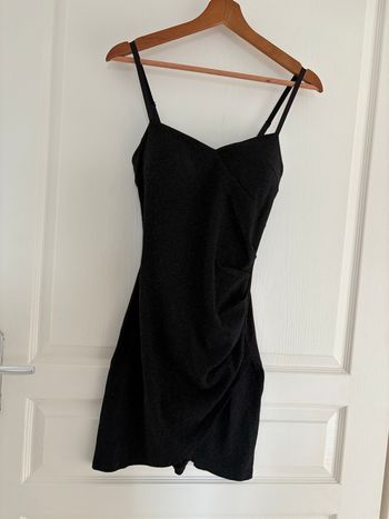 Robe noire pailletée