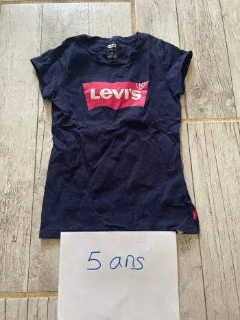 Très joli t-shirt été fille Levi’s 5 ans