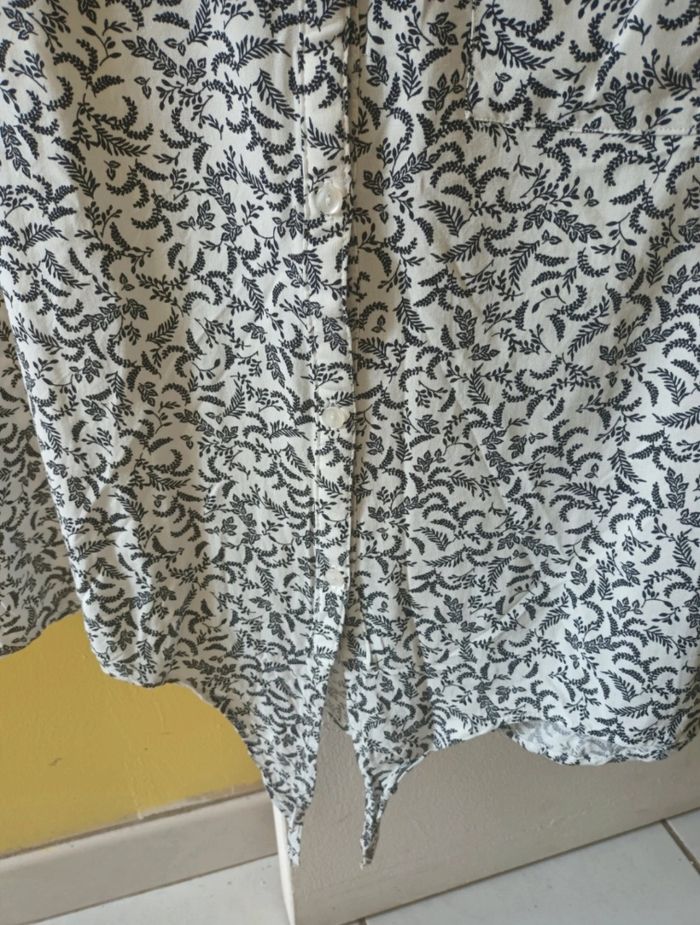 Haut Blanc Femme avec des Motifs Fleuris Noirs | Look Estival & Bohème 🌞🌷 - photo numéro 5