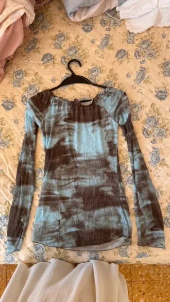 Blouse en soie bleu et noir