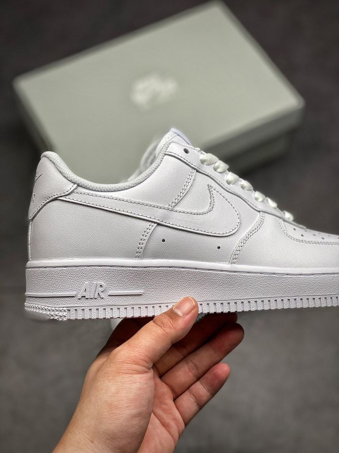Nike Air Force 1 Low '07 White taille :39 - photo numéro 3