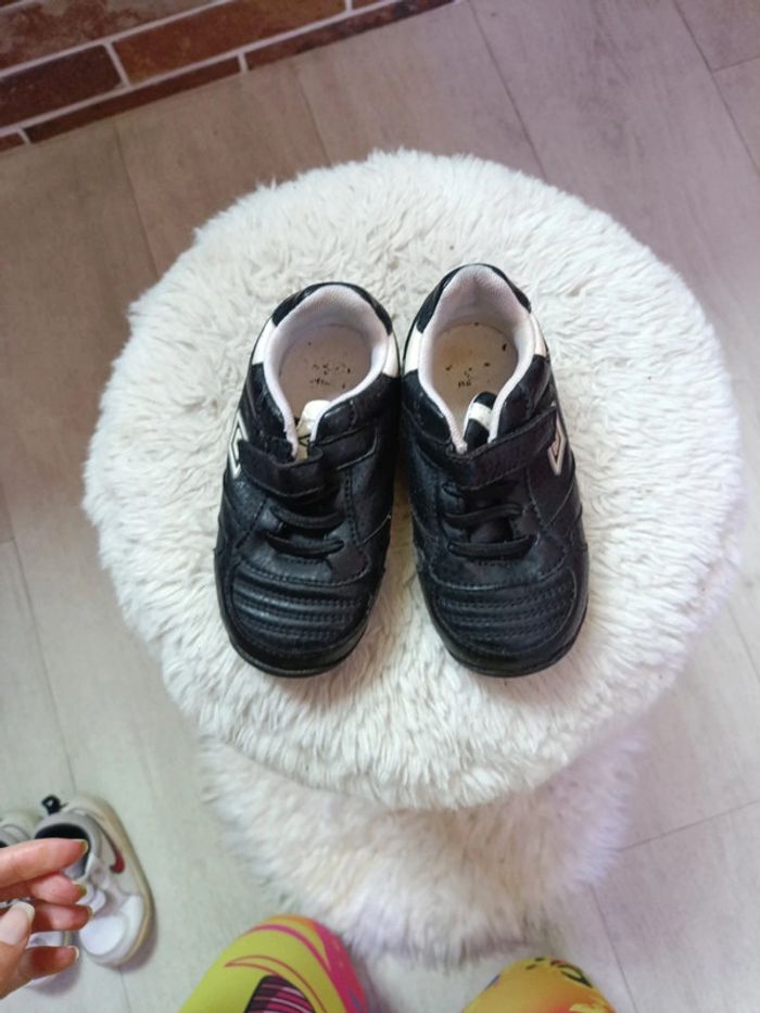 Chaussures Nike et umbro taille 22 - photo numéro 7