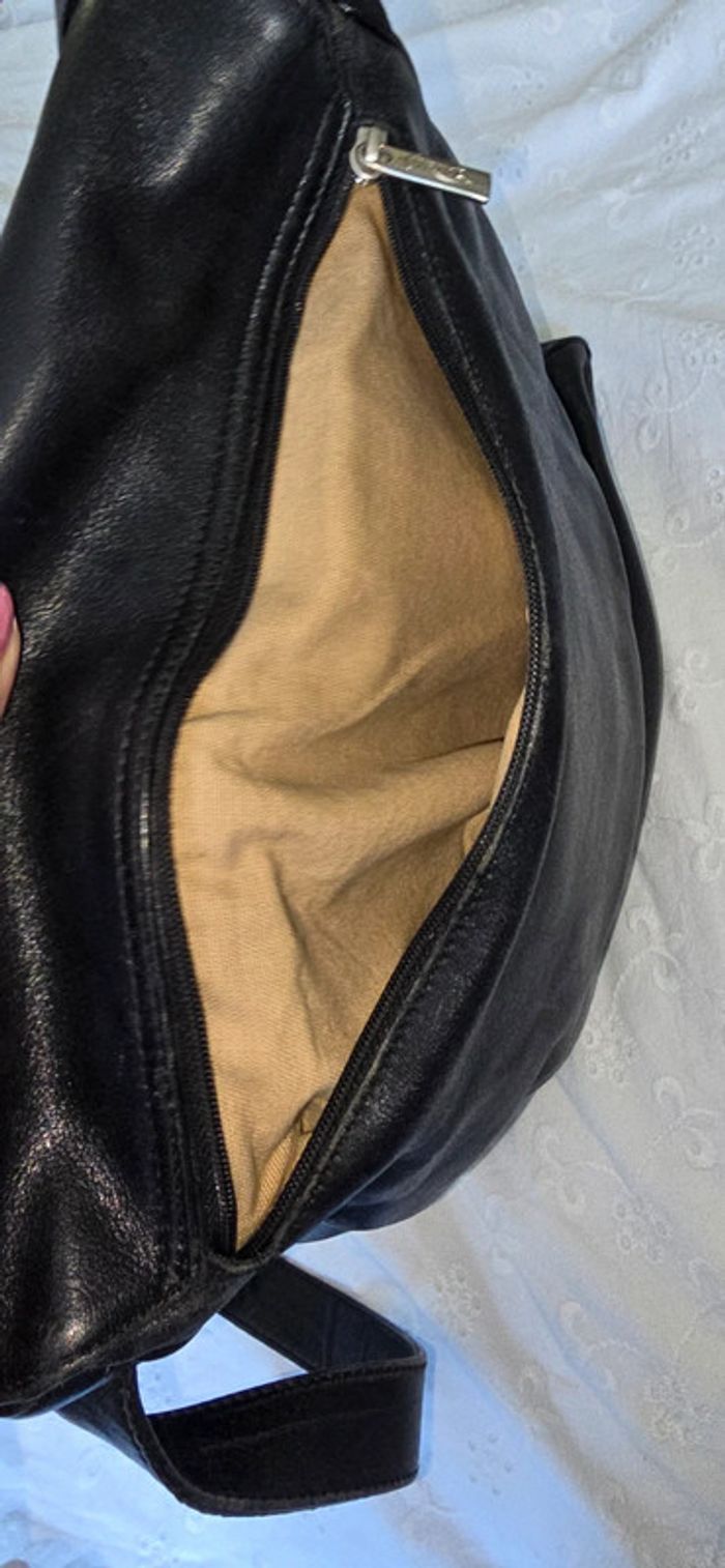 Sac besace en cuir vintage (besoins d un Soins - photo numéro 3