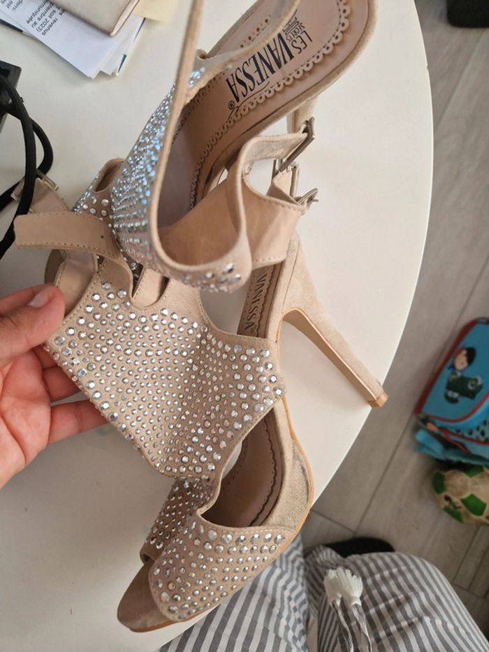 Sandales à talons et strass - photo numéro 3