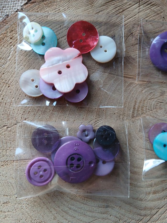 Lot de 4 sachets de boutons - photo numéro 2