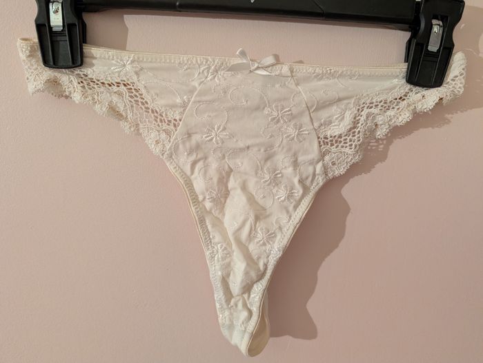 Joli string Etam blanc