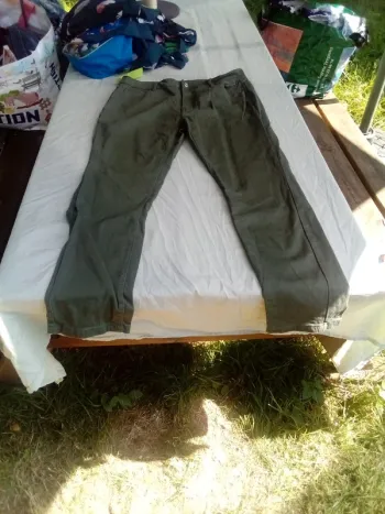 Pantalon moulant kaki 46;