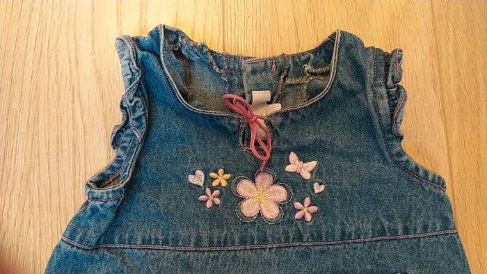 Robe jean fleurs papillon 9 mois - photo numéro 2