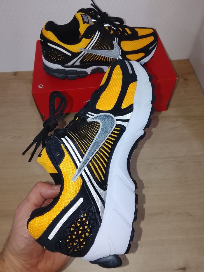 Nike Zoom Vomero 5 taille 40