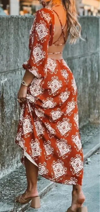 Très belle robe ouverte Zara taille L nouvelle collection.
